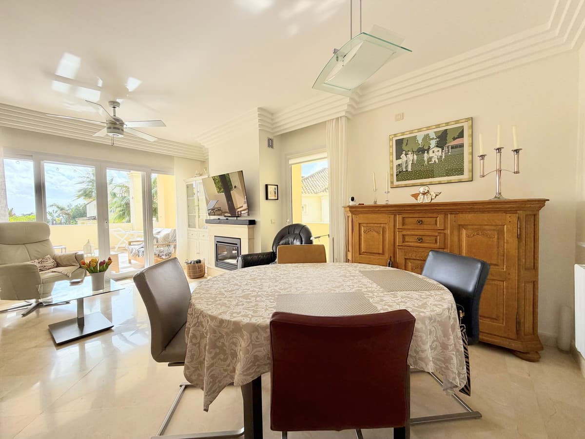 Middle Floor Apartment in Casares — photo 5 of 10
