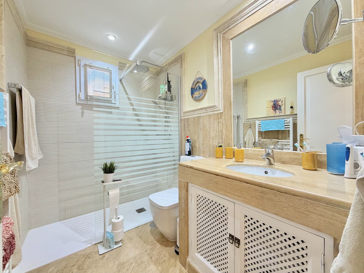 Middle Floor Apartment in Casares — photo 10 of 10