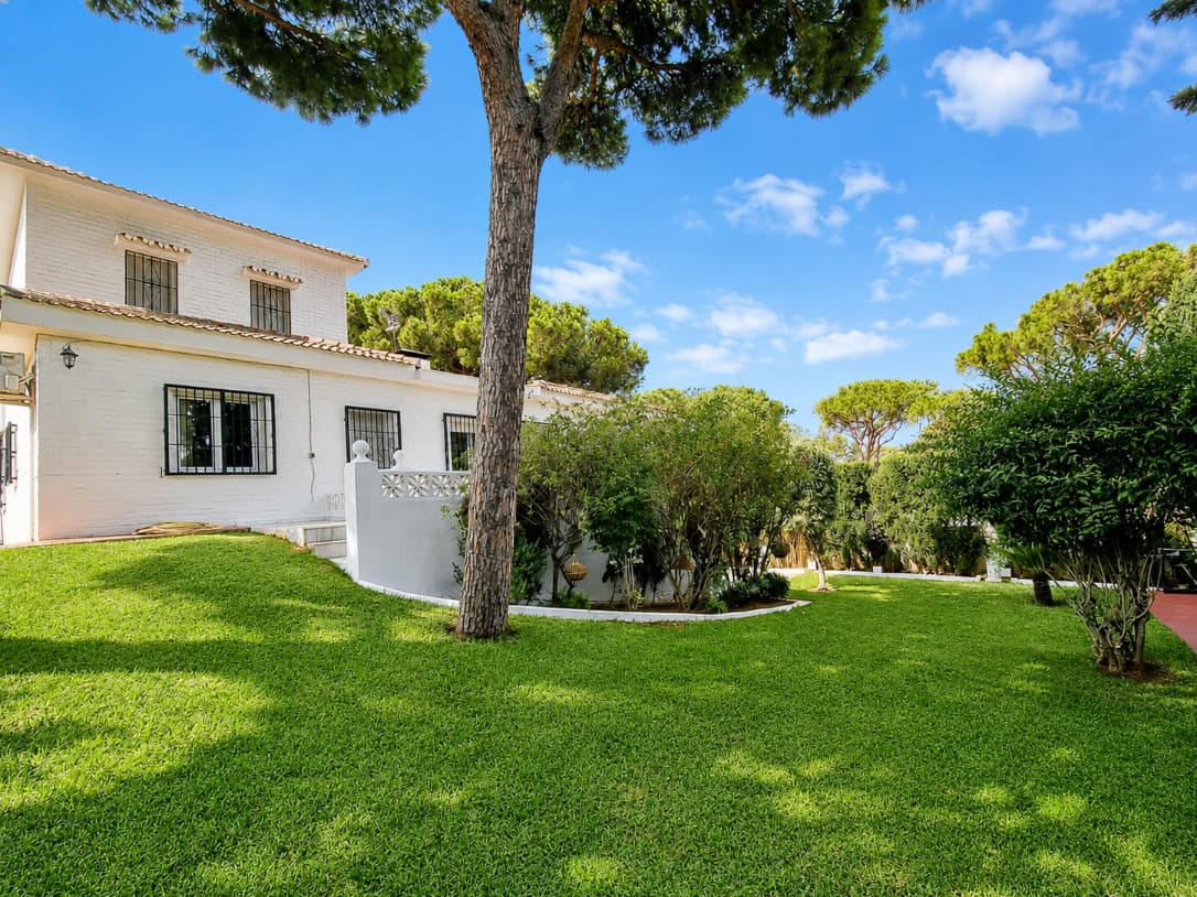 Detached Villa in Calahonda — photo 2 of 10