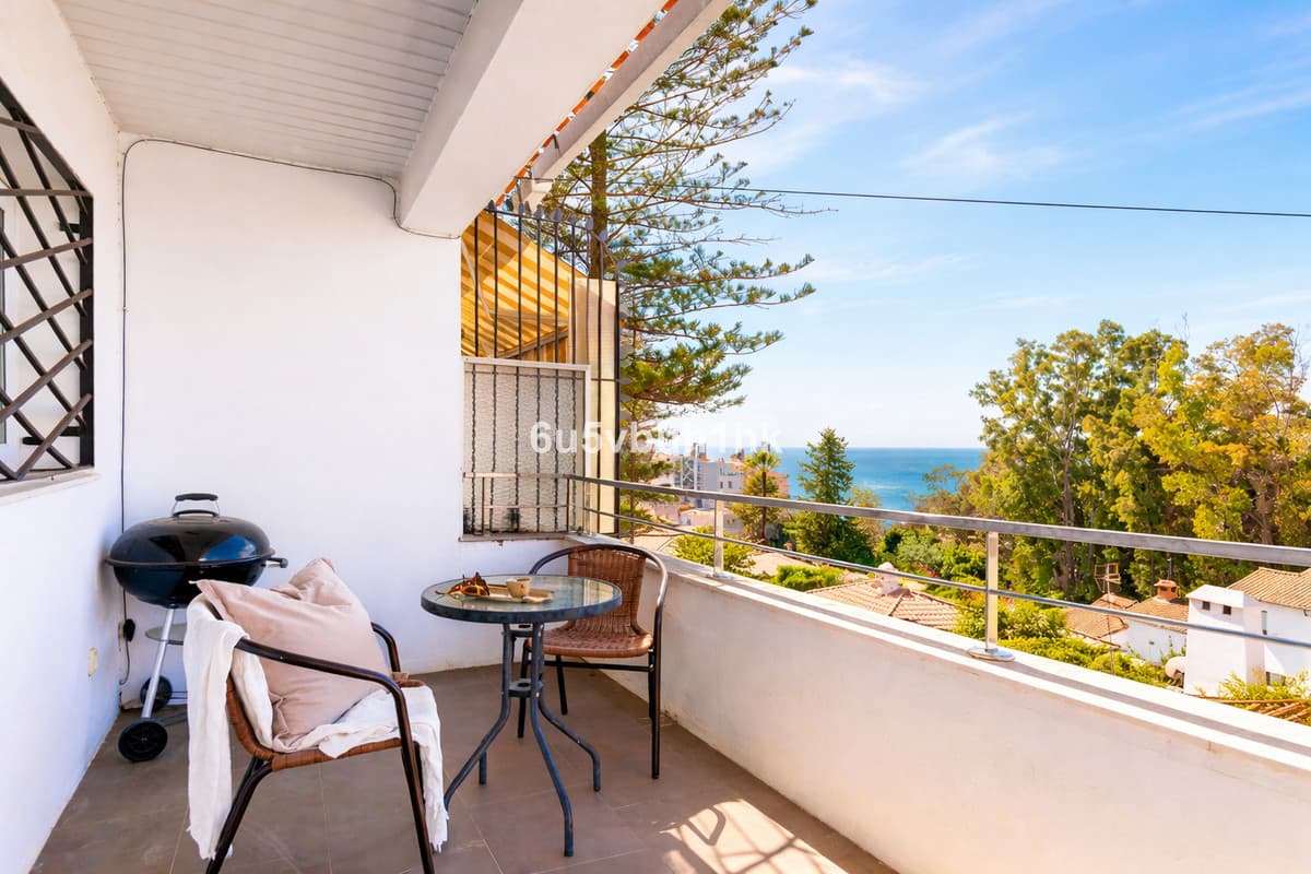 Townhouse in Torreblanca — photo 1 of 10