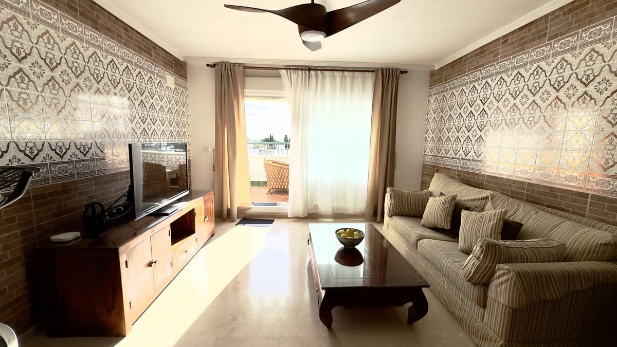 Top Floor Apartment in Guadalmina Baja — photo 7 of 10