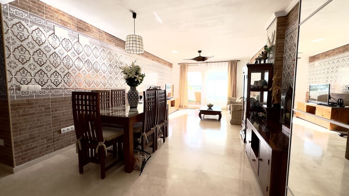 Top Floor Apartment in Guadalmina Baja — photo 9 of 10