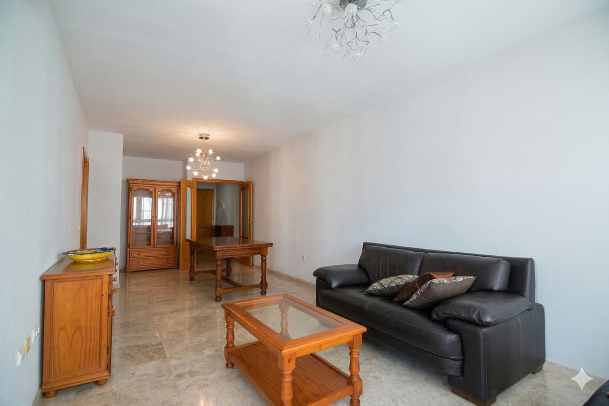 Middle Floor Apartment in Fuengirola — photo 7 of 10