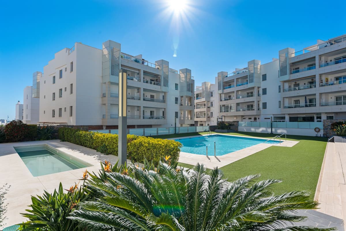 Middle Floor Apartment in San Pedro de Alcántara — photo 1 of 10