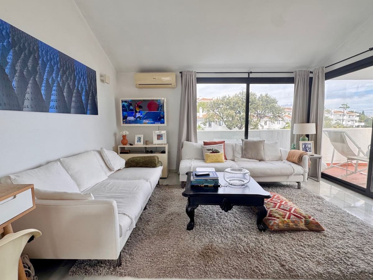 Top Floor Apartment in Calahonda — photo 2 of 10