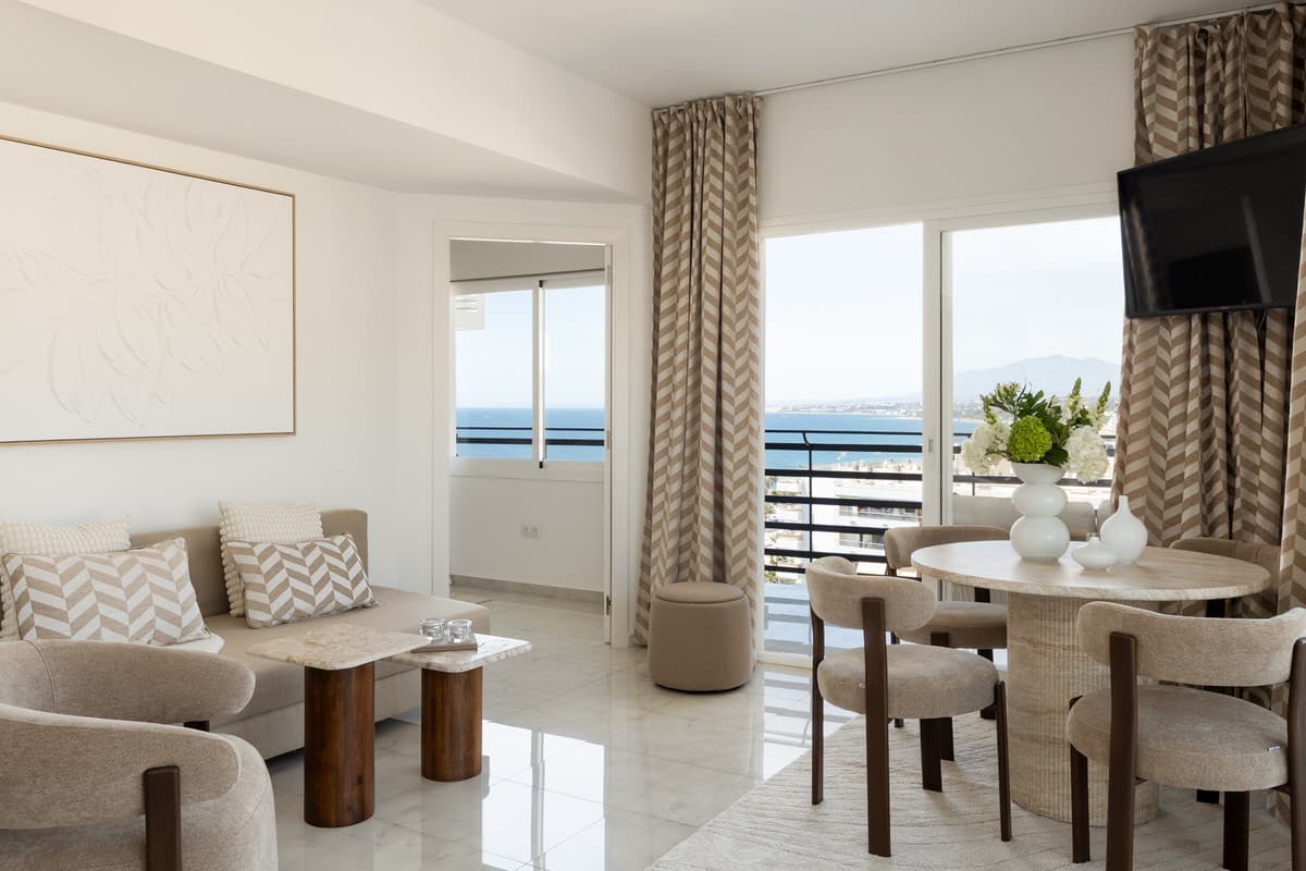 Middle Floor Apartment in Marbella — photo 1 of 10