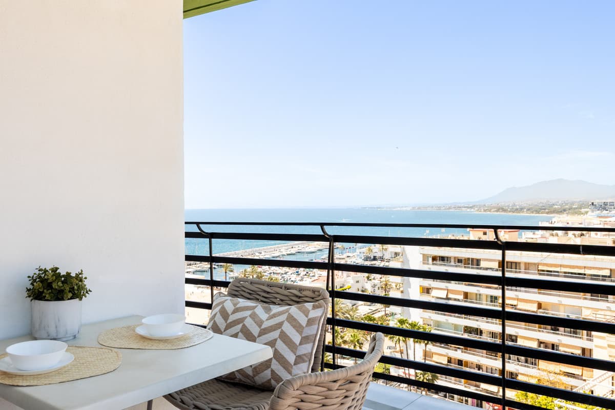 Middle Floor Apartment in Marbella — photo 2 of 10
