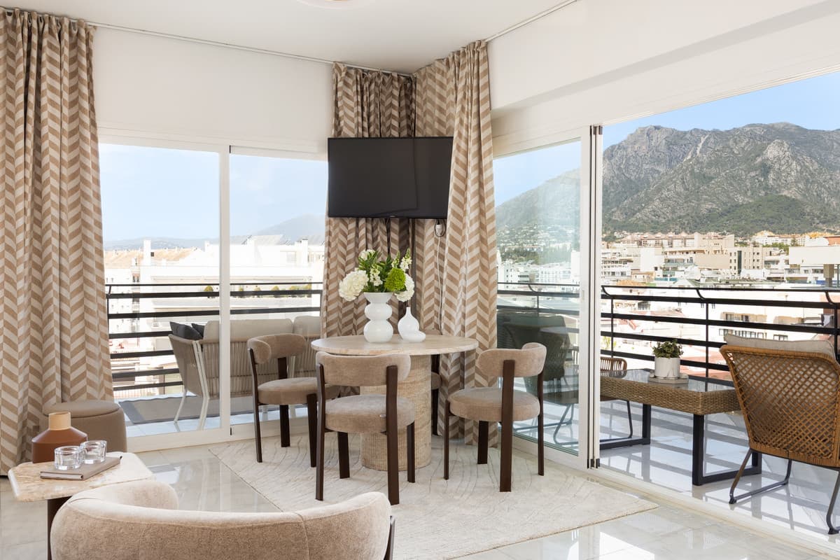 Middle Floor Apartment in Marbella — photo 3 of 10