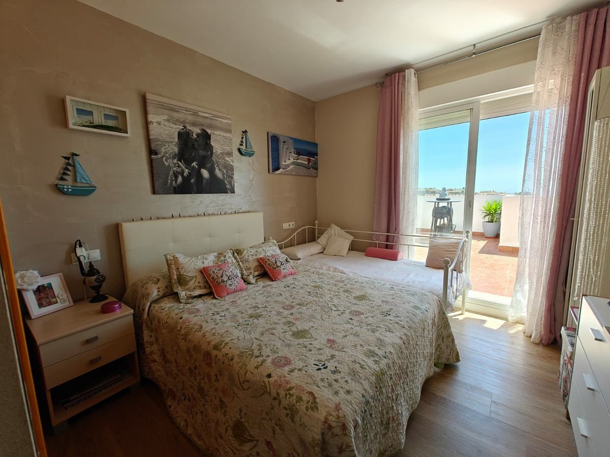 Penthouse in Calahonda — photo 4 of 10