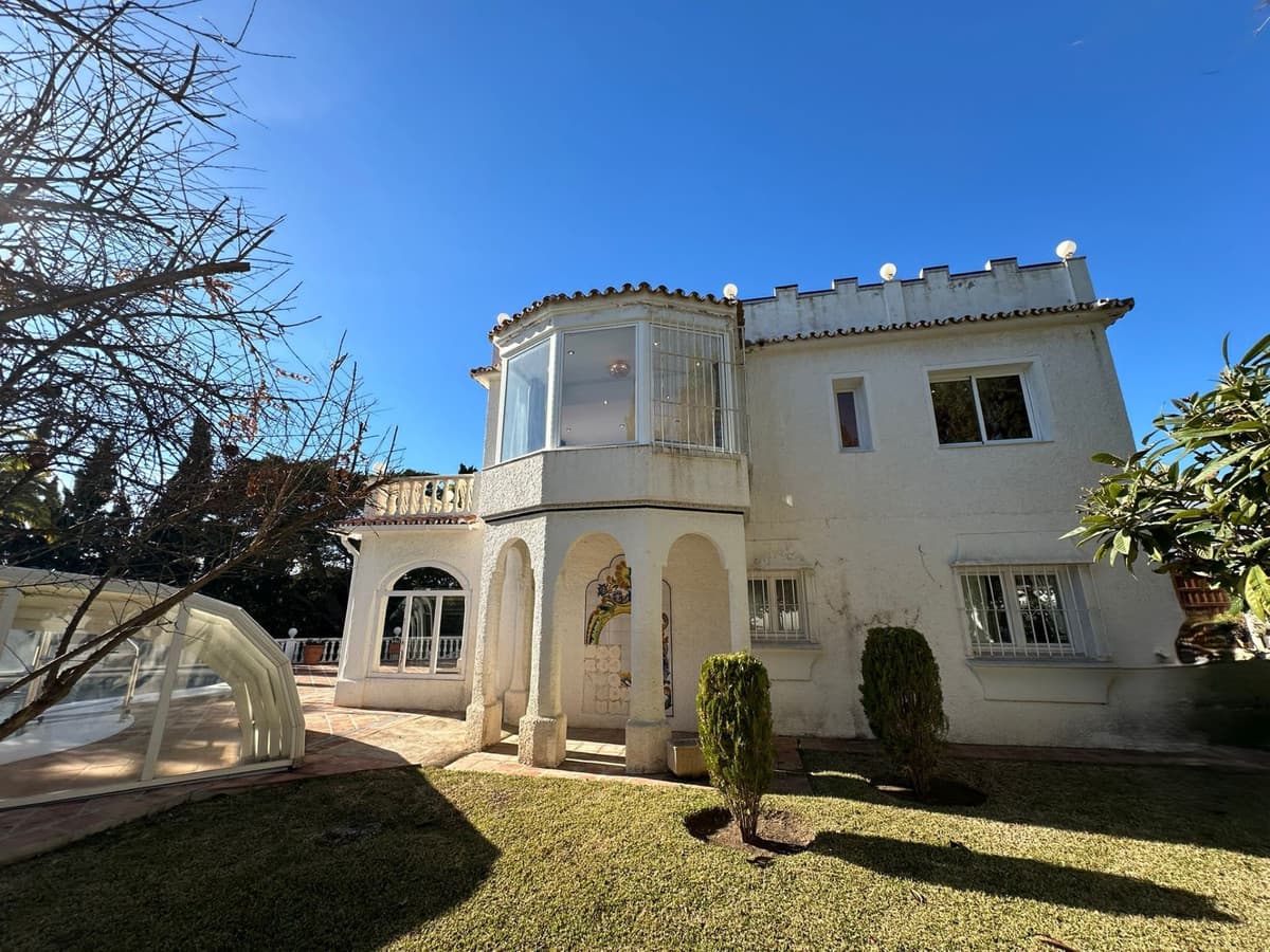 Detached Villa in Marbesa — photo 1 of 10