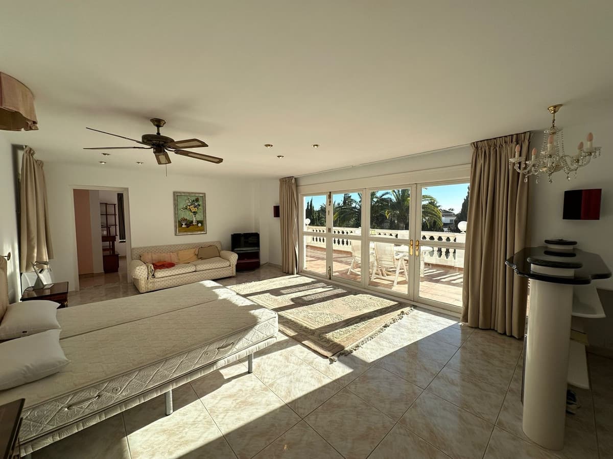 Detached Villa in Marbesa — photo 3 of 10