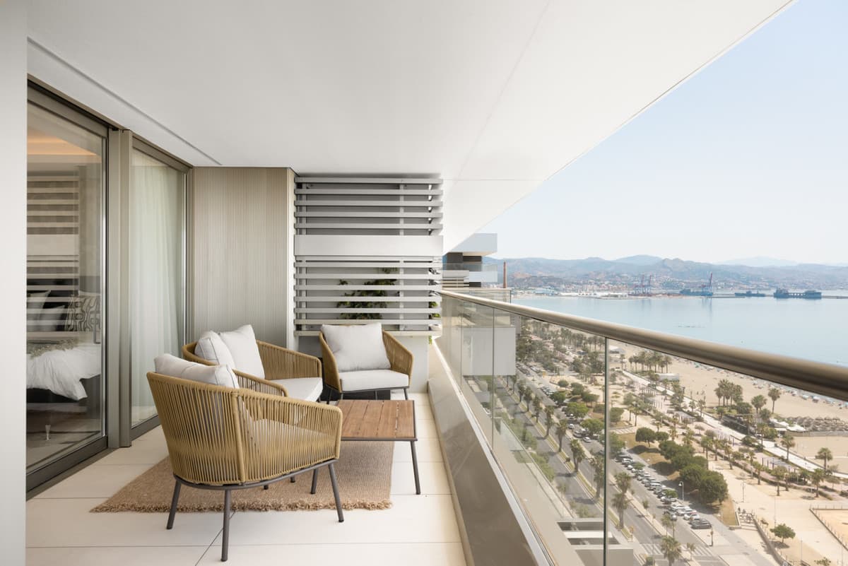 Middle Floor Apartment in Málaga Centro — photo 1 of 10