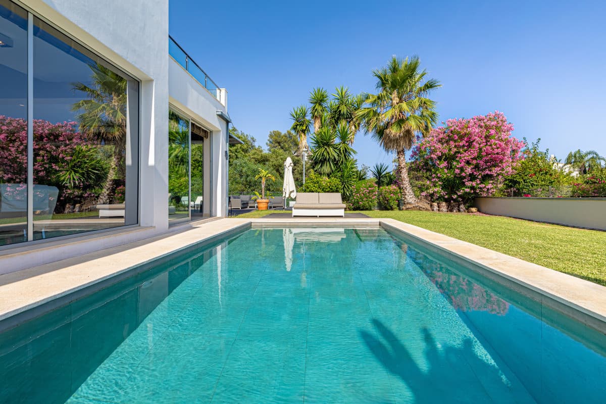 Detached Villa in Marbella — photo 1 of 10