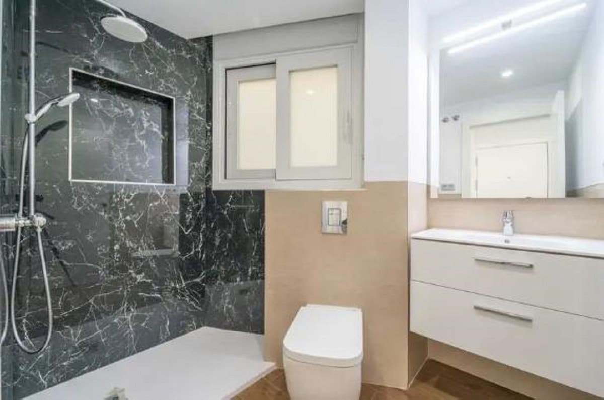 Middle Floor Apartment in Málaga Este — photo 4 of 10