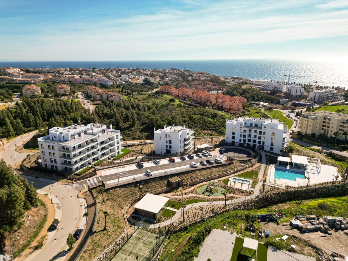 Middle Floor Apartment in Mijas Costa — photo 3 of 10