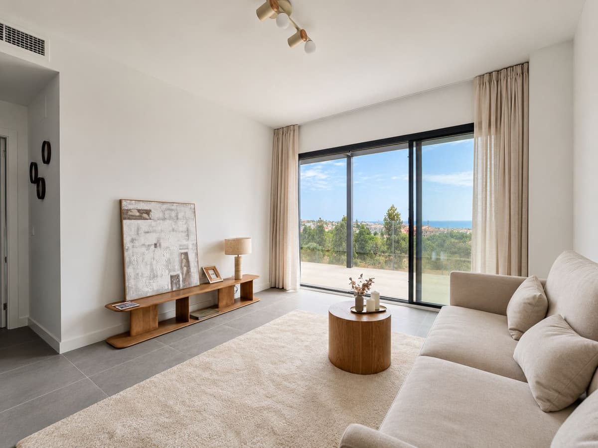 Middle Floor Apartment in Mijas Costa — photo 5 of 10