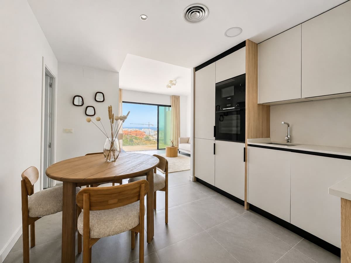 Middle Floor Apartment in Mijas Costa — photo 8 of 10