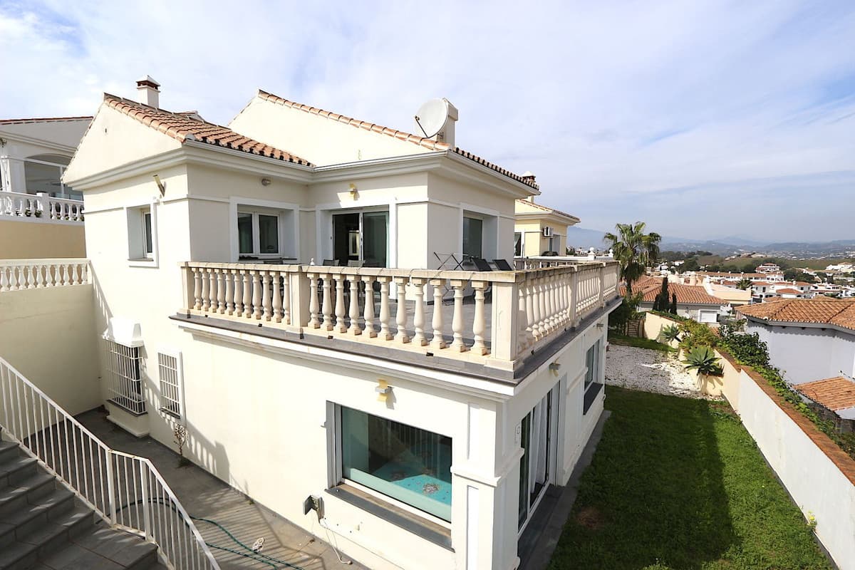 Detached Villa in Cerros del Aguila — photo 1 of 10