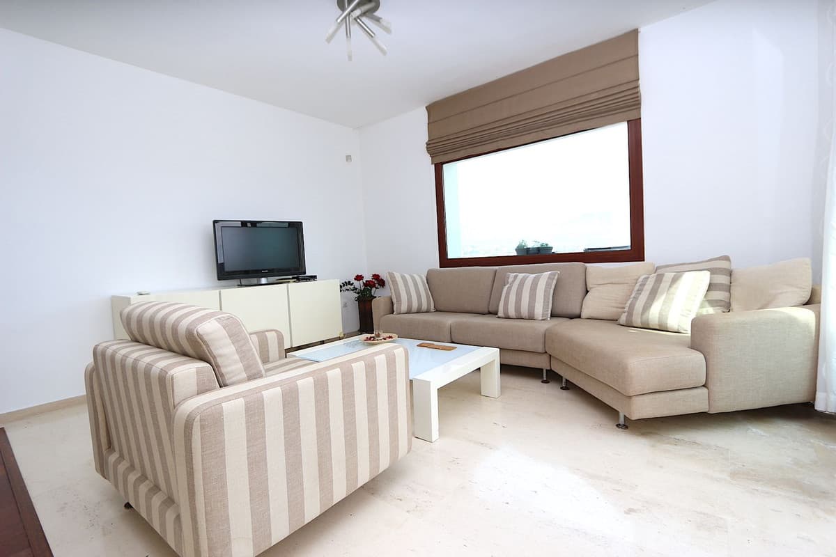 Detached Villa in Cerros del Aguila — photo 3 of 10