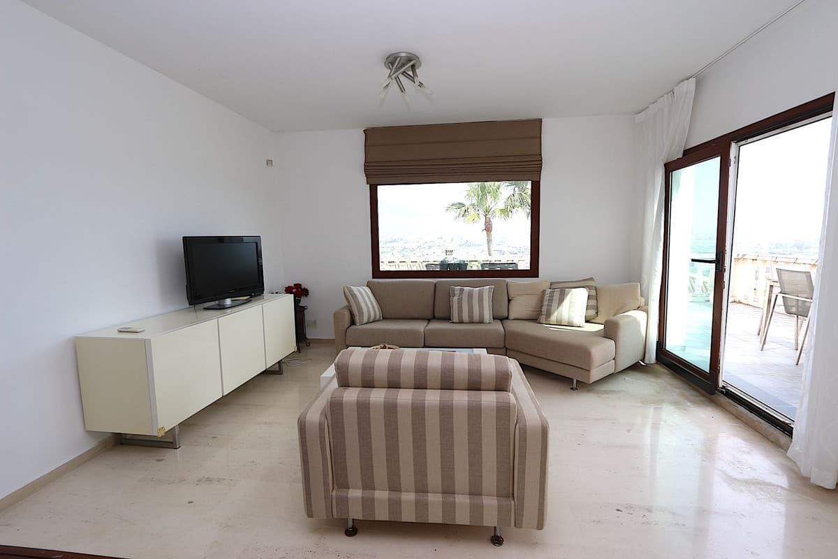 Detached Villa in Cerros del Aguila — photo 4 of 10