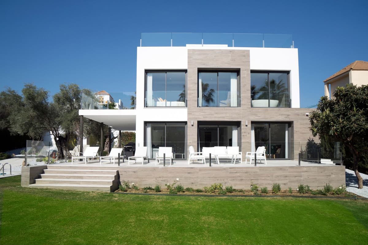 Detached Villa in Nueva Andalucía — photo 2 of 10
