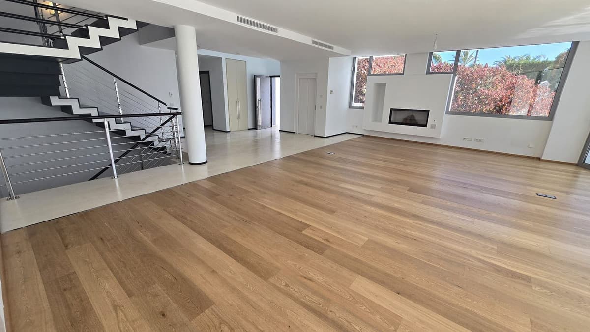 Semi-Detached House in The Golden Mile — photo 4 of 10