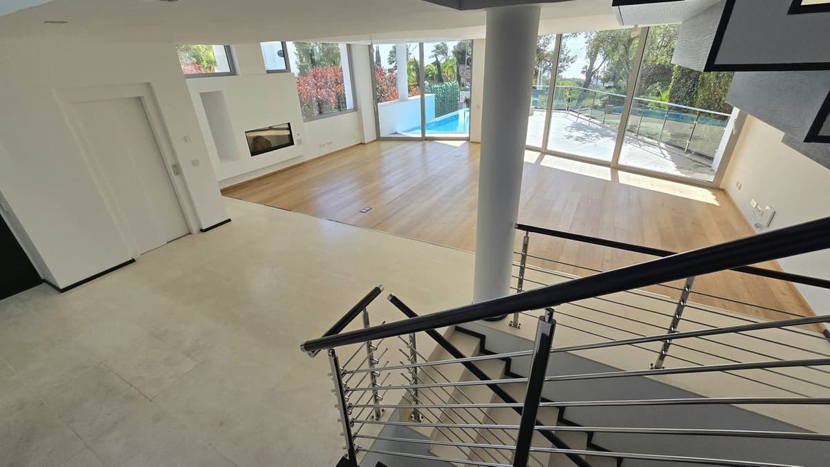 Semi-Detached House in The Golden Mile — photo 6 of 10