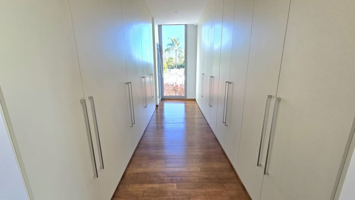 Semi-Detached House in The Golden Mile — photo 10 of 10