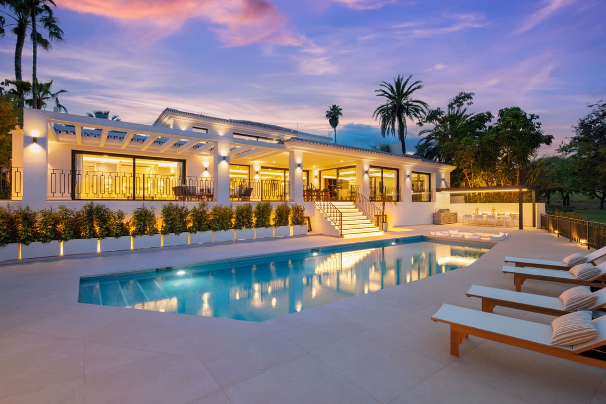 Detached Villa in Nueva Andalucía — photo 1 of 10