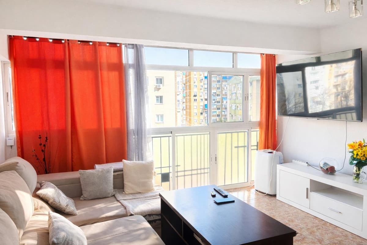 Middle Floor Apartment in Málaga — photo 2 of 10