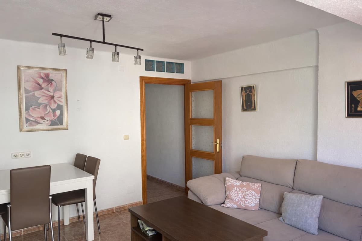 Middle Floor Apartment in Málaga — photo 3 of 10