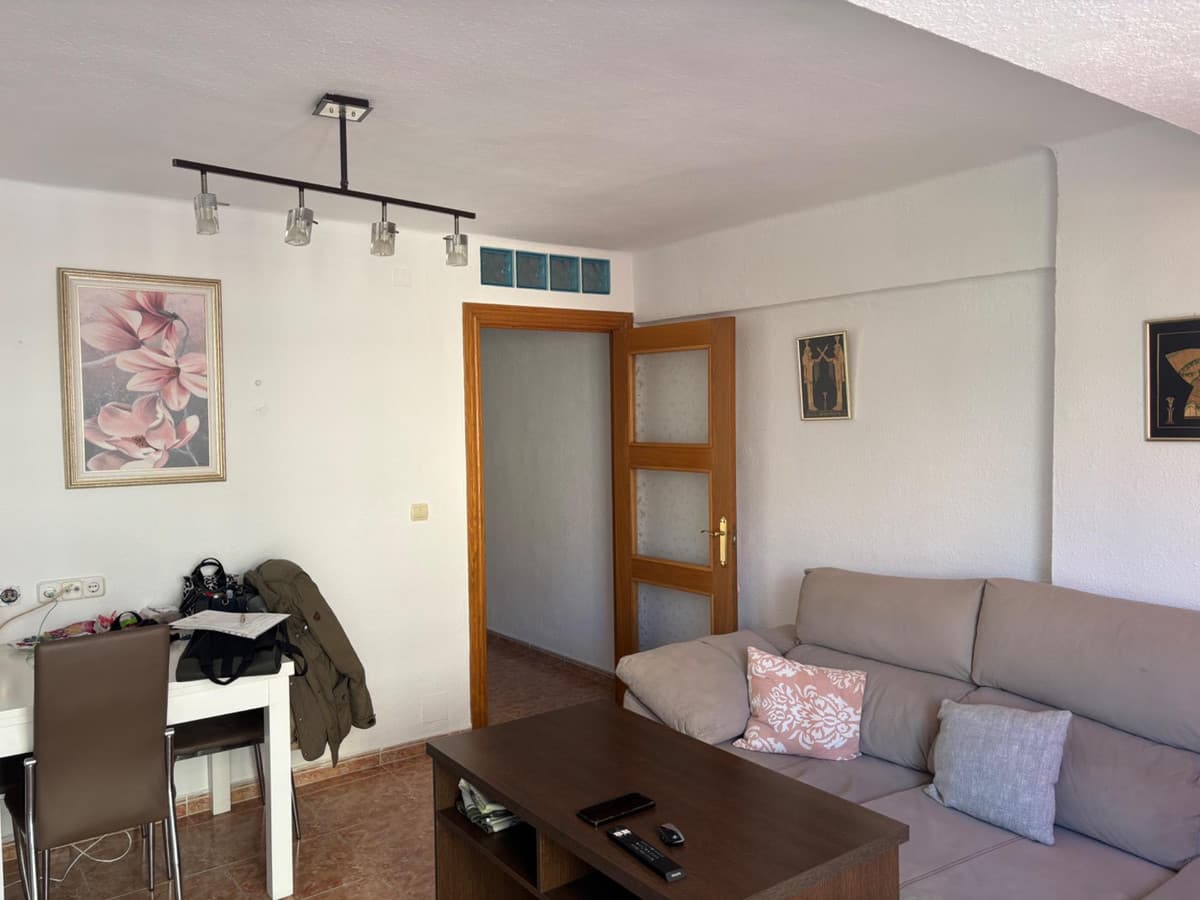 Middle Floor Apartment in Málaga — photo 5 of 10
