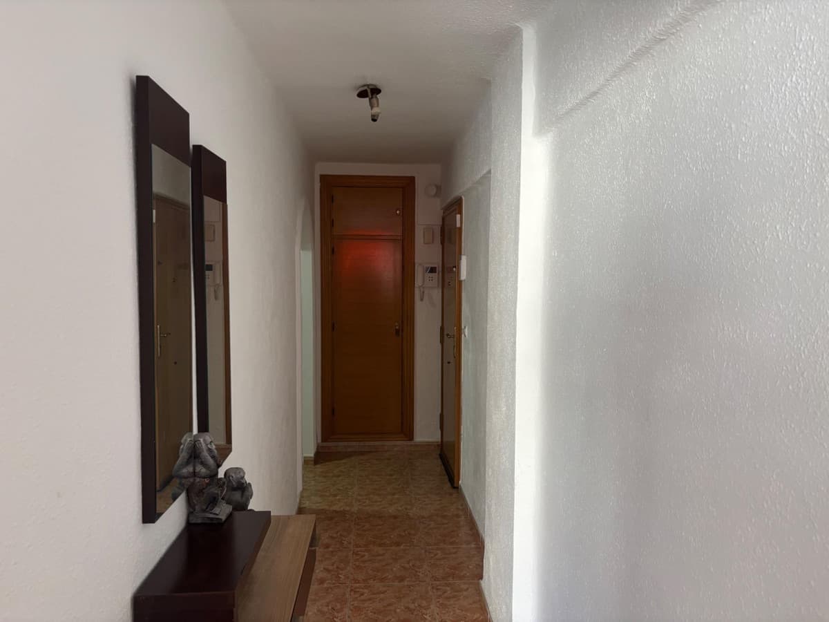 Middle Floor Apartment in Málaga — photo 6 of 10