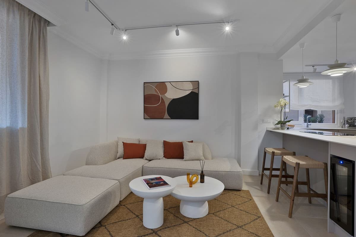 Middle Floor Apartment in El Paraiso — photo 1 of 10