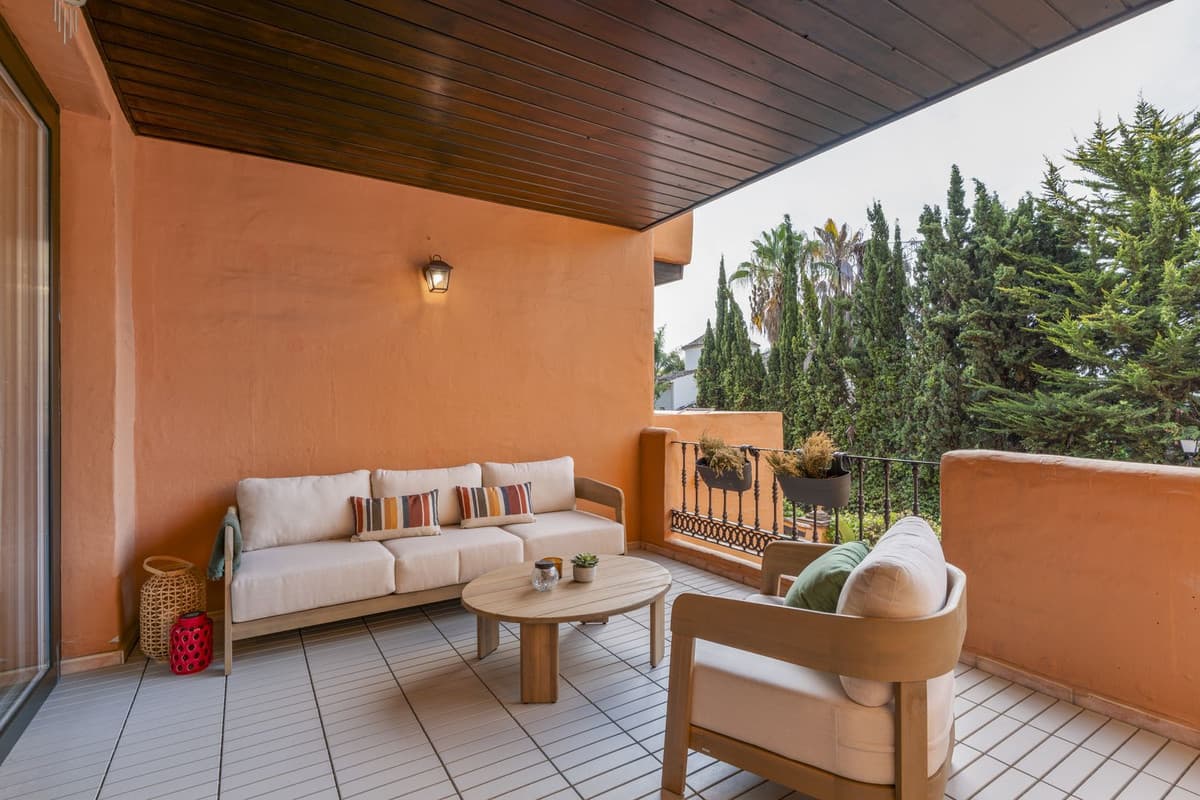 Middle Floor Apartment in El Paraiso — photo 10 of 10