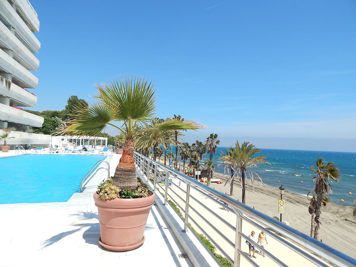 Middle Floor Apartment in Marbella — photo 2 of 10
