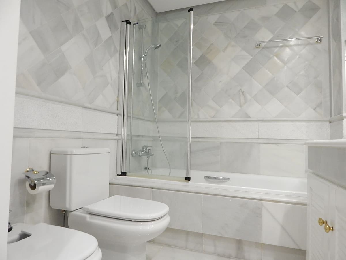 Middle Floor Apartment in Marbella — photo 10 of 10