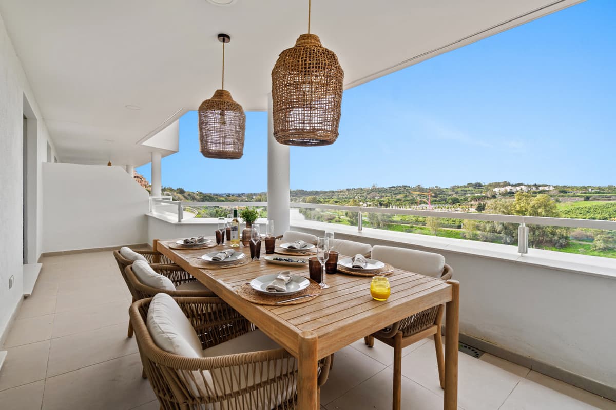 Middle Floor Apartment in Estepona — photo 1 of 10