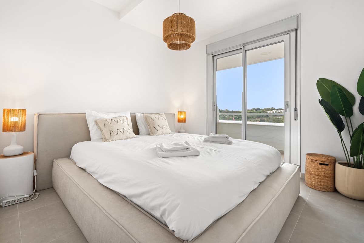 Middle Floor Apartment in Estepona — photo 4 of 10