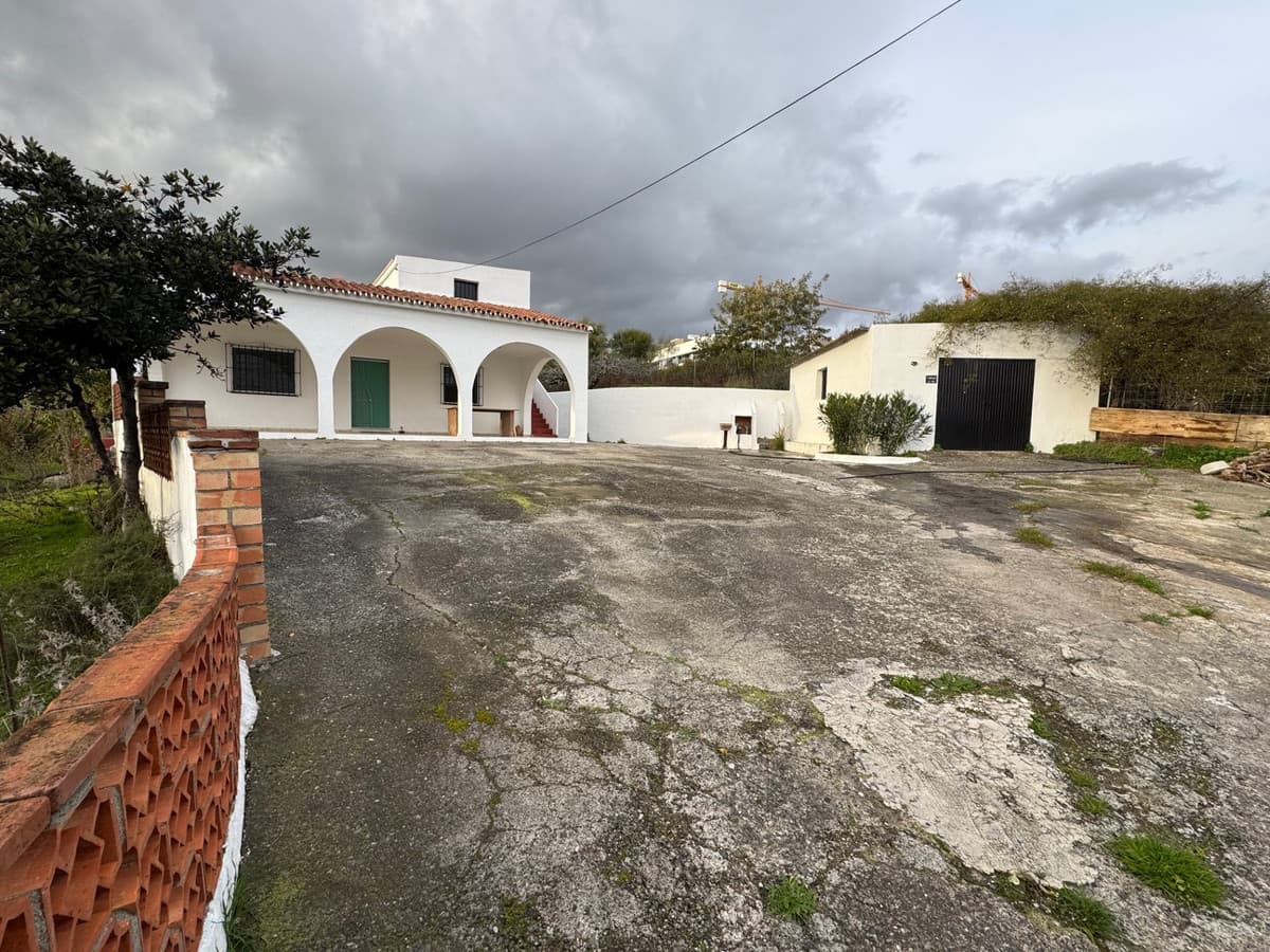 Detached Villa in Estepona — photo 1 of 10