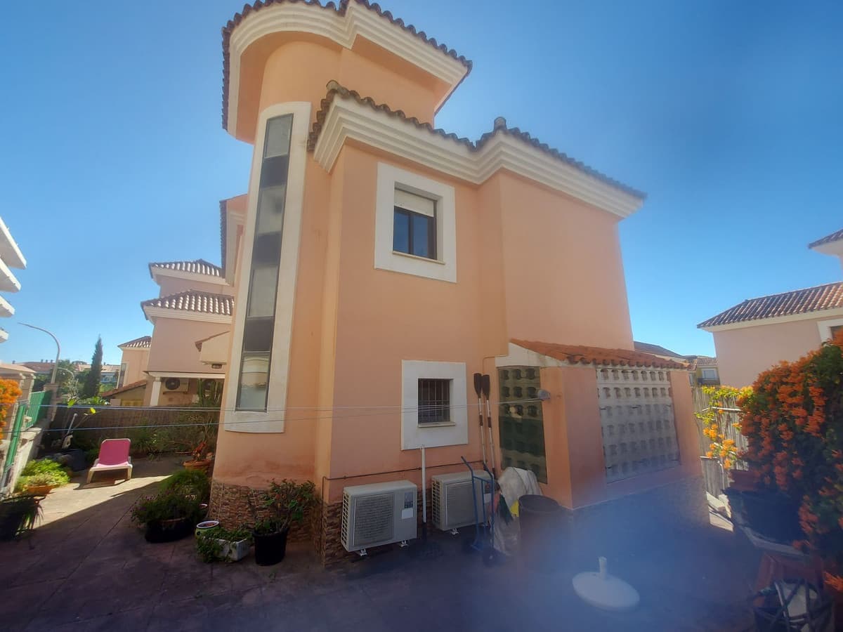 Detached Villa in San Luis de Sabinillas — photo 5 of 10