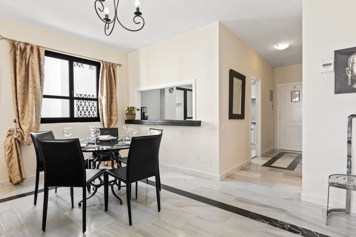 Middle Floor Apartment in Puerto Banús — photo 4 of 10