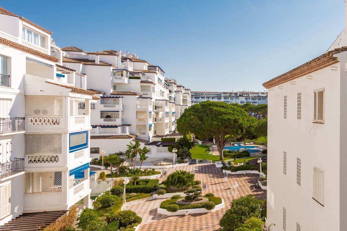 Middle Floor Apartment in Puerto Banús — photo 8 of 10