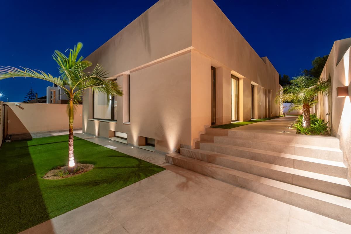 Detached Villa in Alhaurín de la Torre — photo 4 of 10