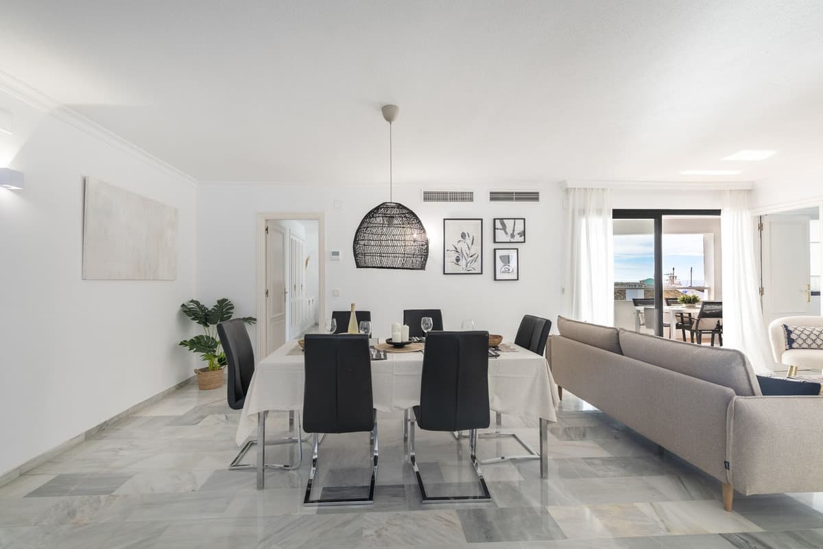Middle Floor Apartment in Puerto Banús — photo 3 of 10