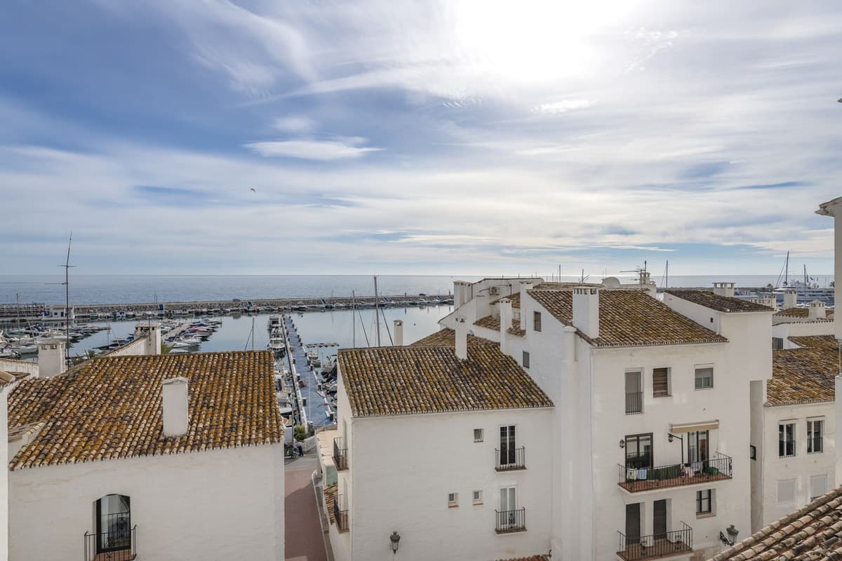 Middle Floor Apartment in Puerto Banús — photo 5 of 10