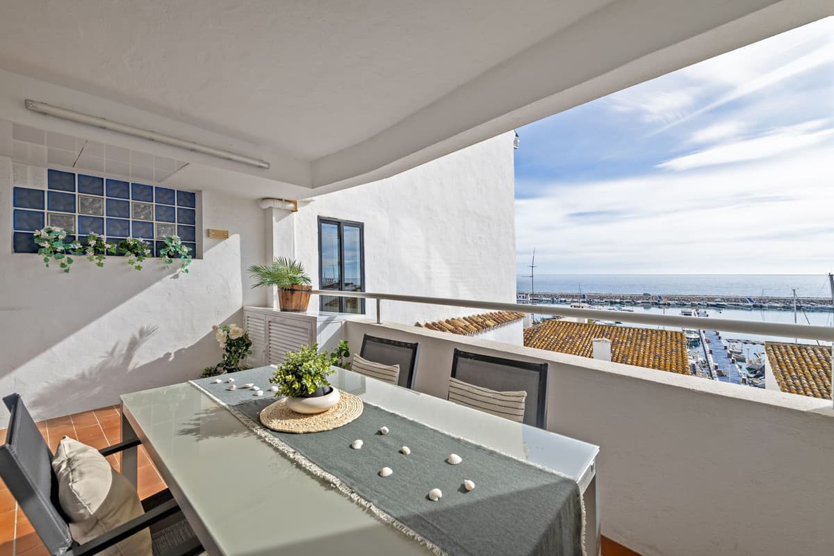 Middle Floor Apartment in Puerto Banús — photo 10 of 10