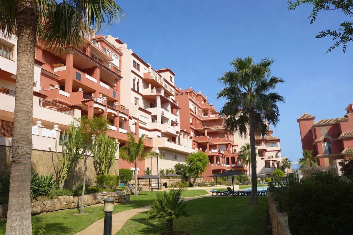 Ground Floor Apartment in La Duquesa — photo 1 of 10