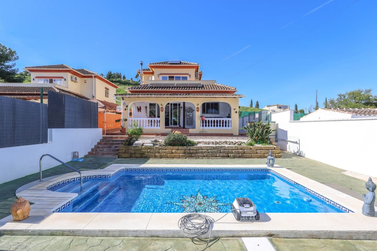 Detached Villa in Coín — photo 1 of 10