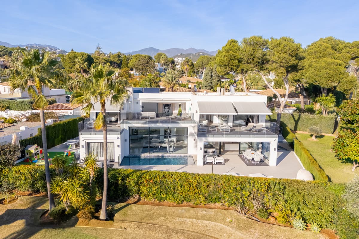Detached Villa in Los Monteros — photo 3 of 10